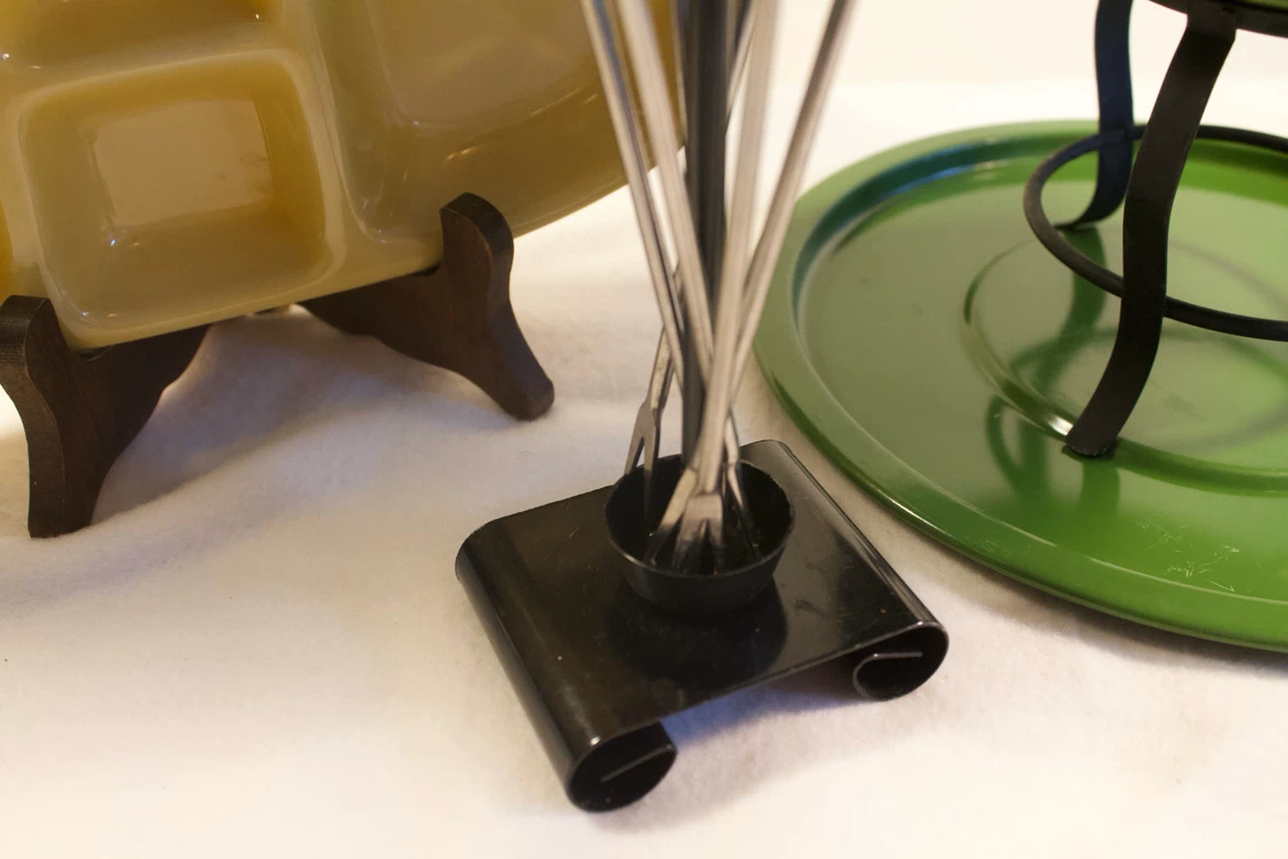 Green Fondue Set with Plate & Forks, Vintage - photo 2