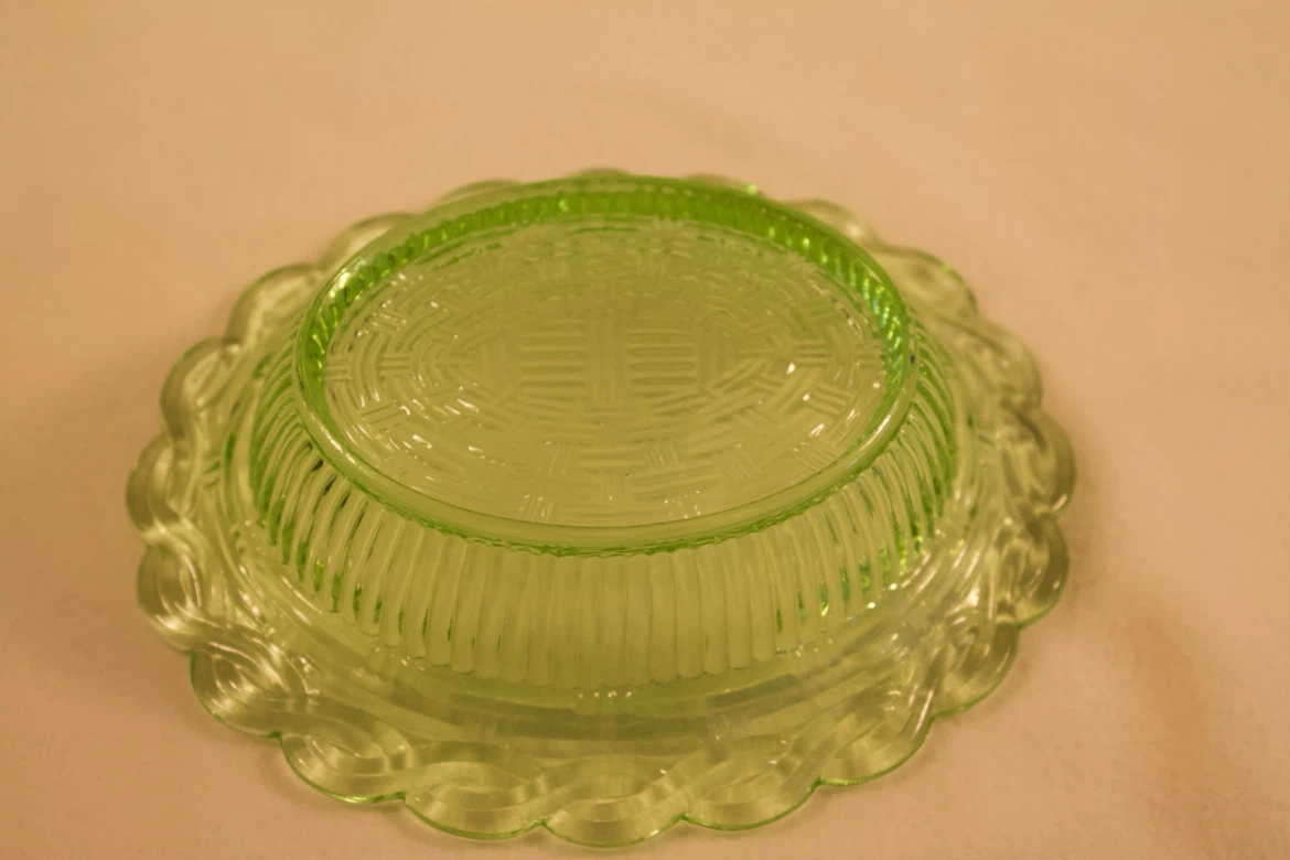 Bright Green Vintage Glass Candy/Decor Bowl - photo 3