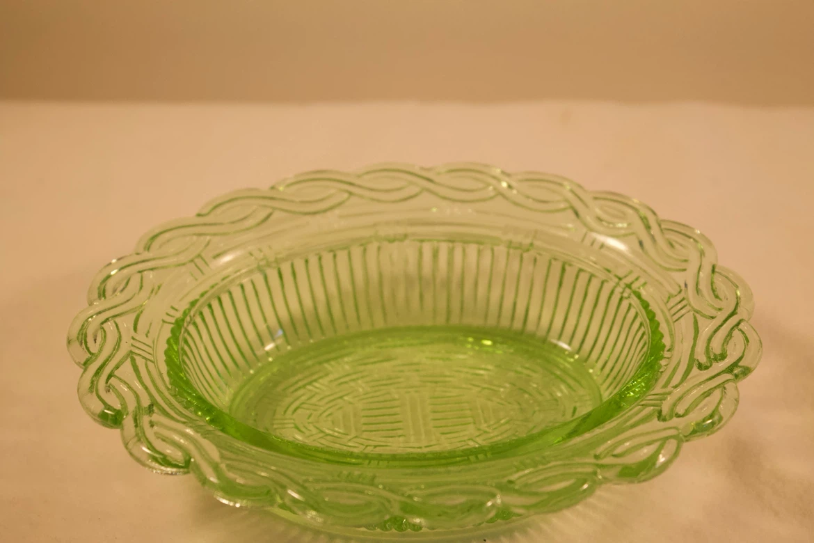 Bright Green Vintage Glass Candy/Decor Bowl - photo 4