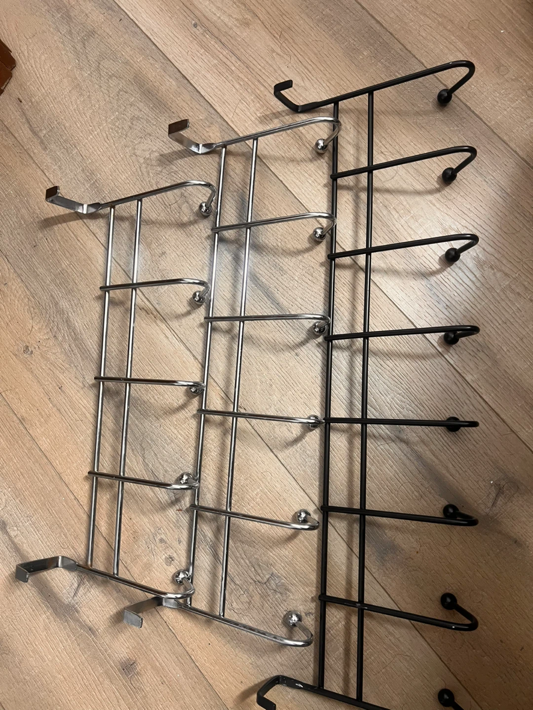 Wall-mounted mug racks