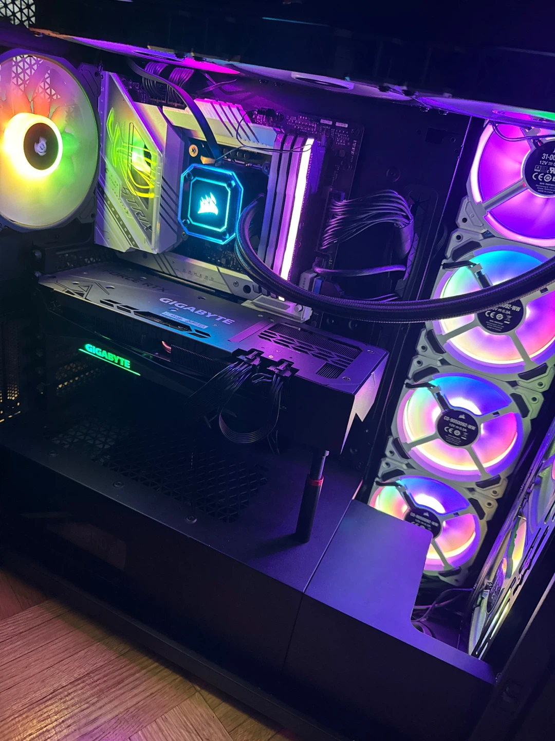 Custom Gaming PC - Gigabyte GPU, Corsair AIO - photo 3