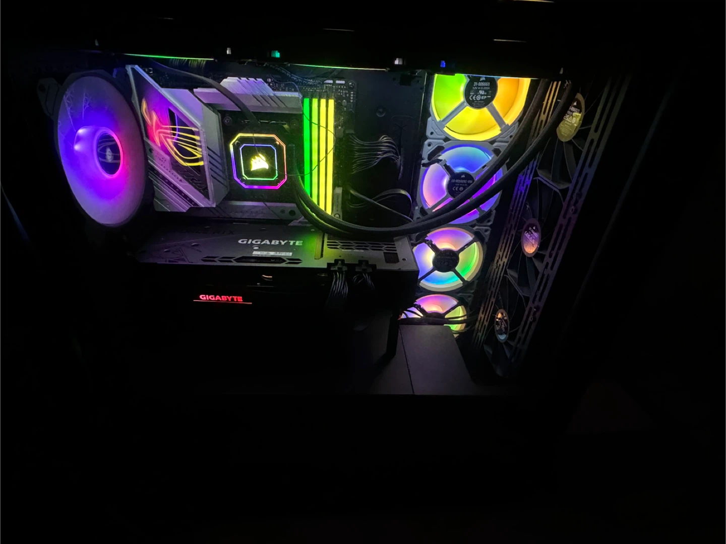 Custom Gaming PC - Gigabyte GPU, Corsair AIO