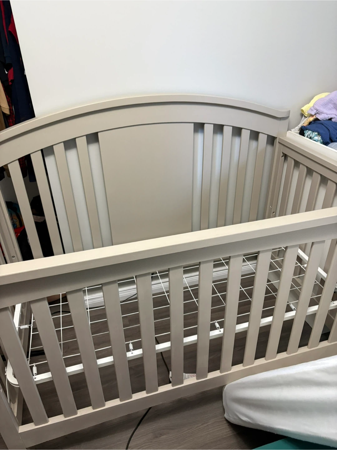 Crib and changing - photo 3