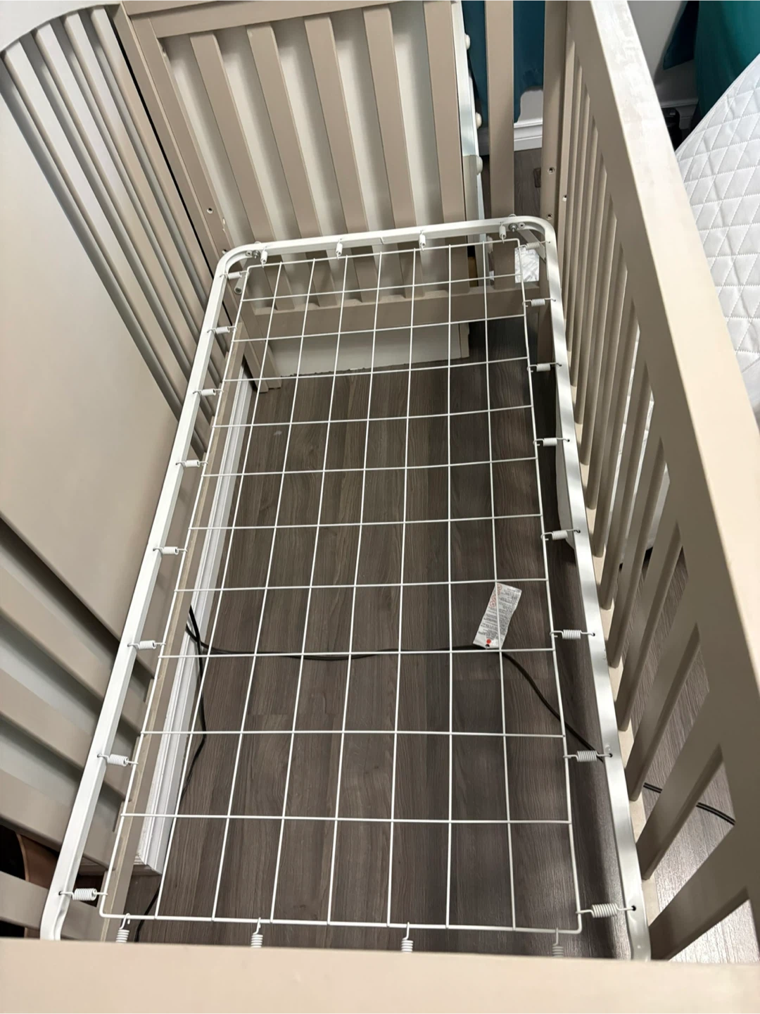Crib and changing - photo 4