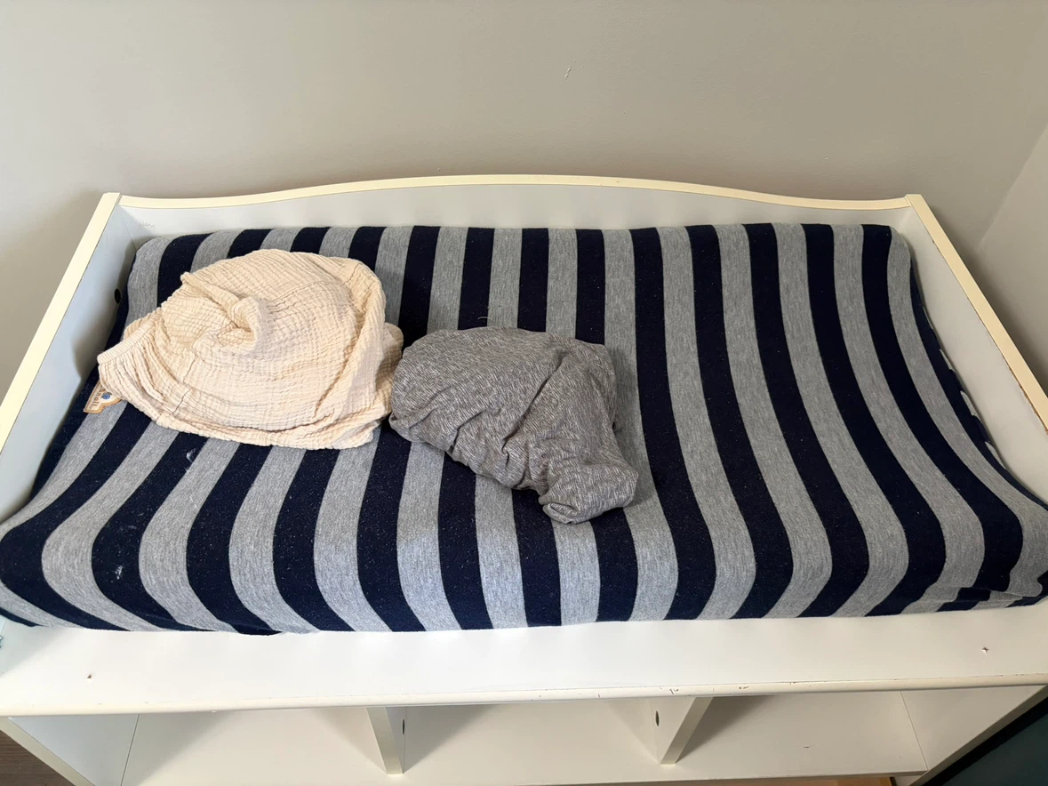 Crib and changing - photo 5