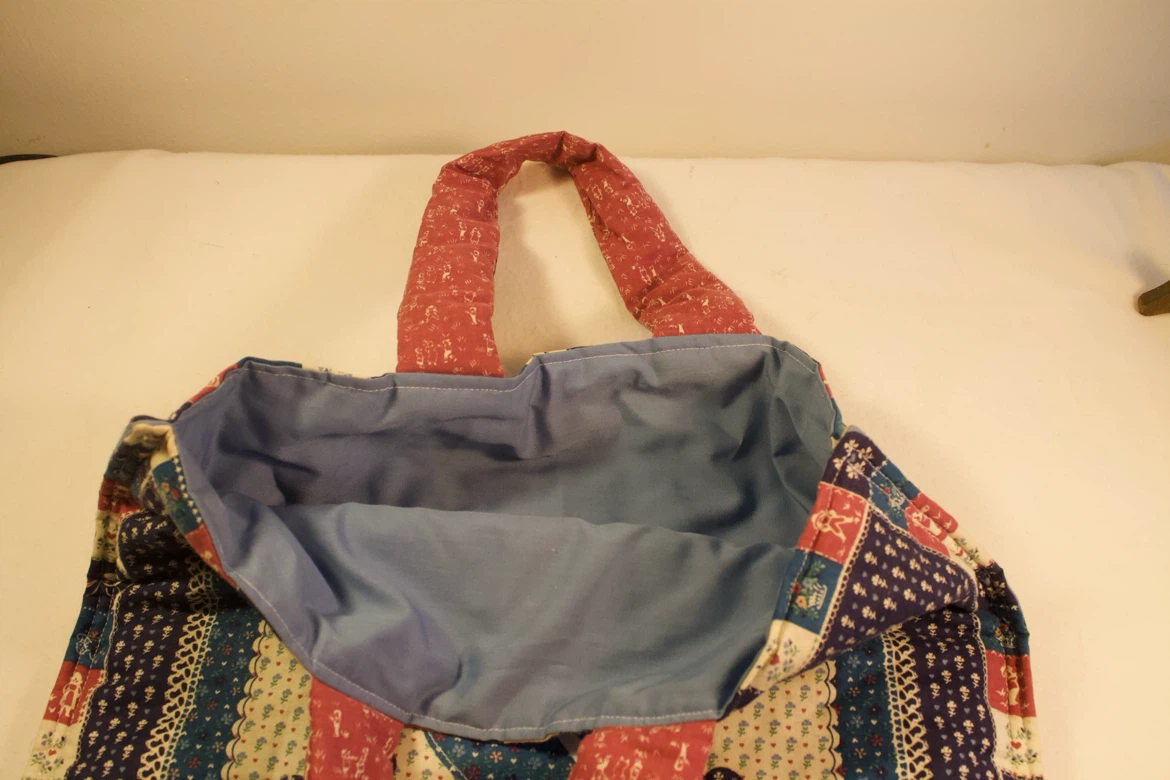 Adorable Patchwork Tote Bag with Vintage Decals - photo 3