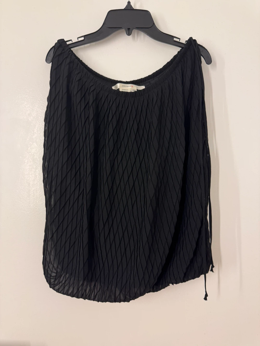 Black Pleated Flowy Top