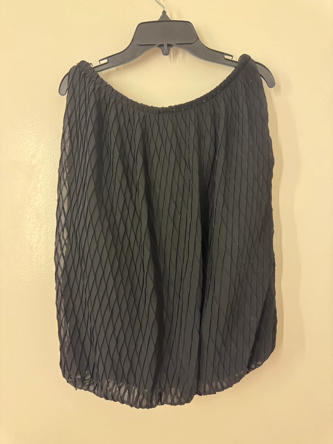 Black Pleated Flowy Top - photo 2