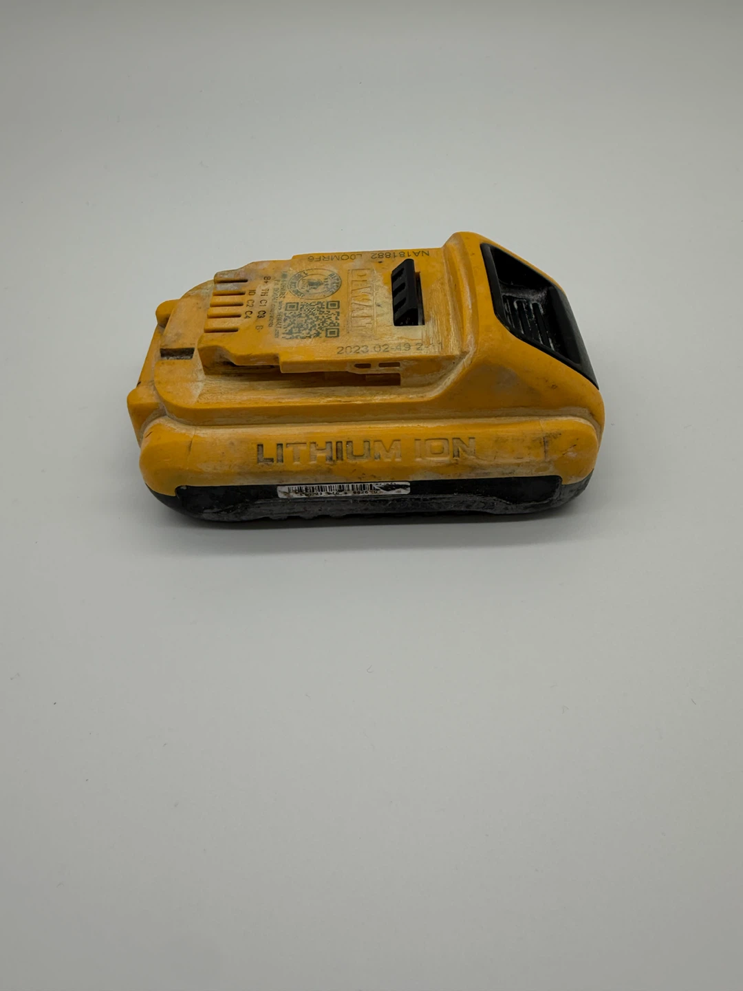 DEWALT 20V MAX Lithium-Ion 4.0 AH Compact Battery - photo 2