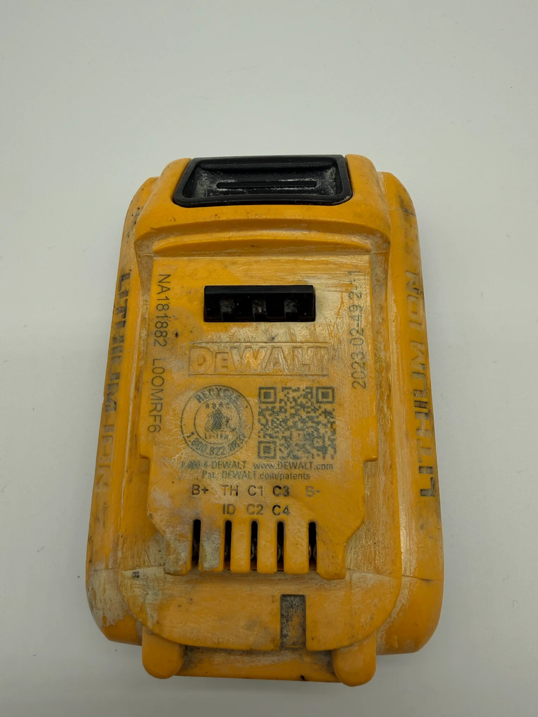 DEWALT 20V MAX Lithium-Ion 4.0 AH Compact Battery - photo 3