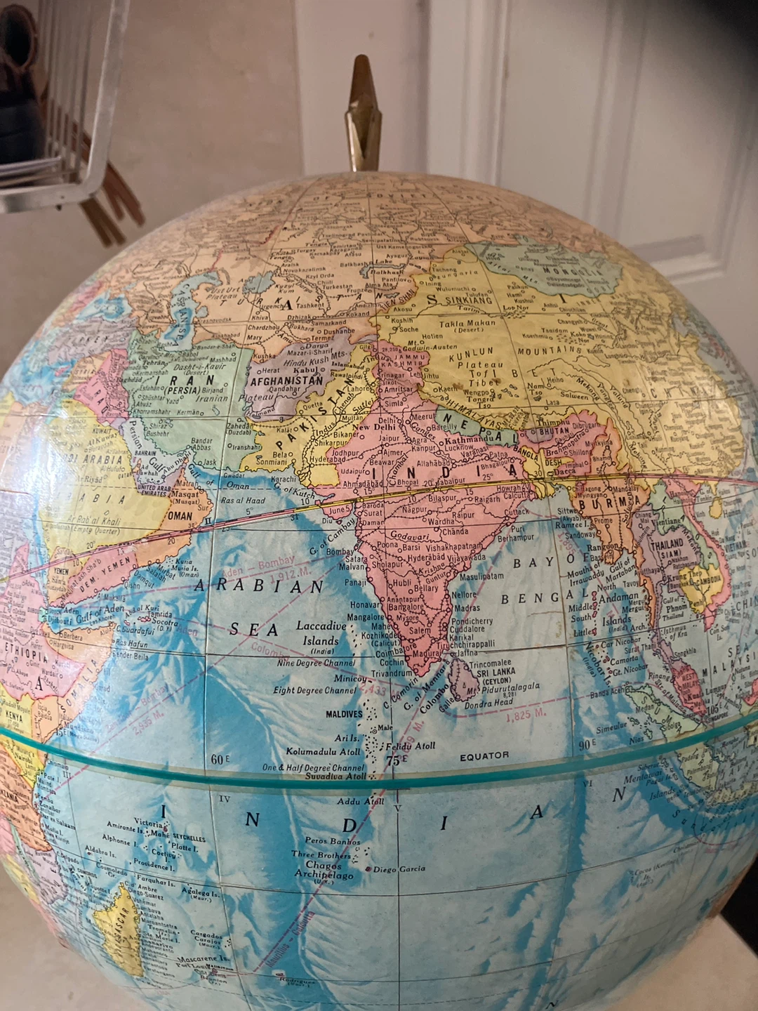 Vintage World Globe - photo 2
