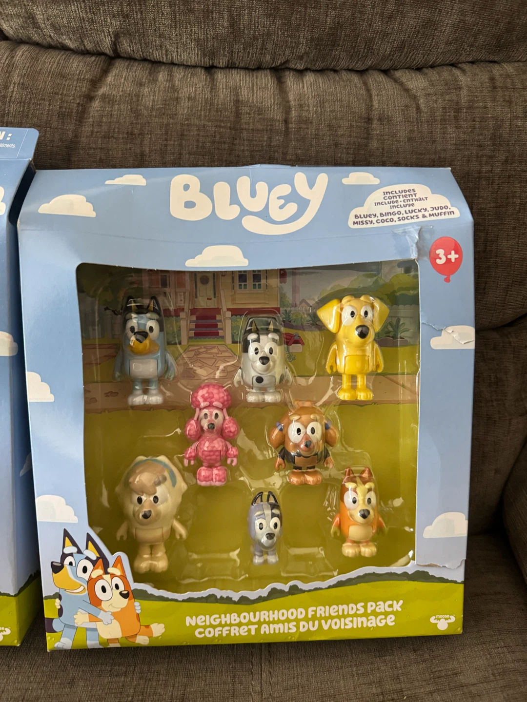 Bluey Family Dress Up Fun and Neighborhood Friends Pack - photo 3