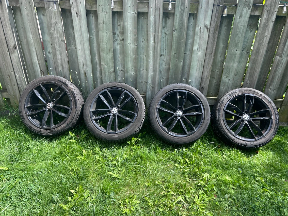 Set of 4 Volkswagen Alloy Wheels with Winter Tires