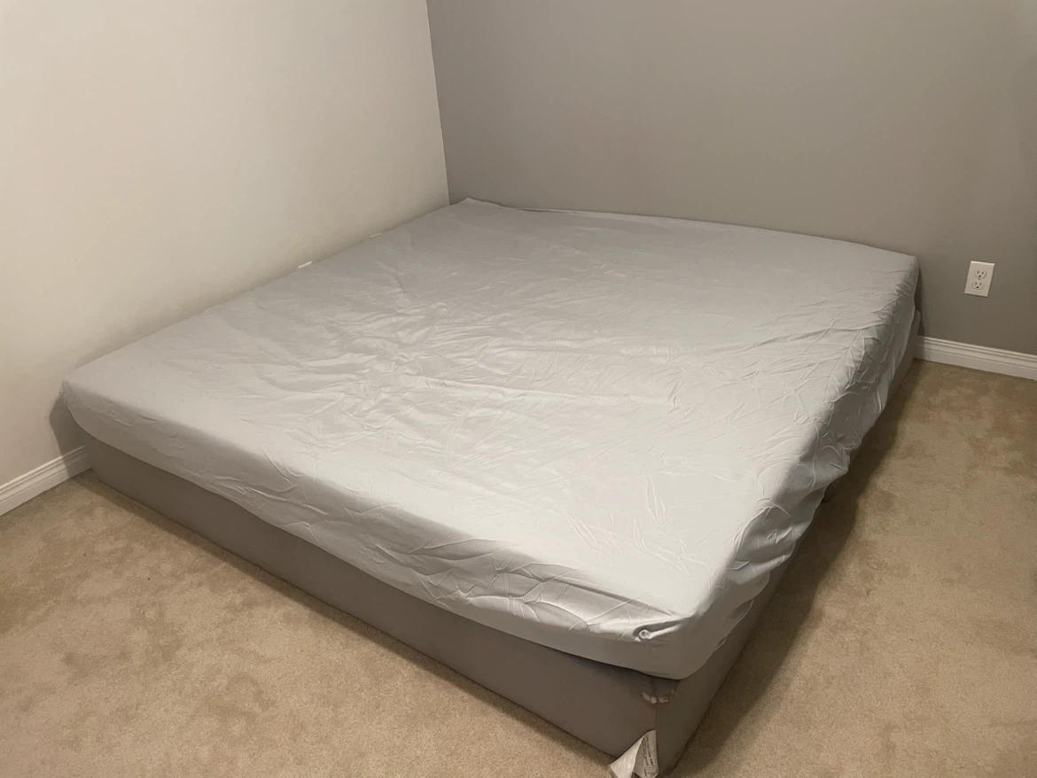 King bed with frame - photo 3