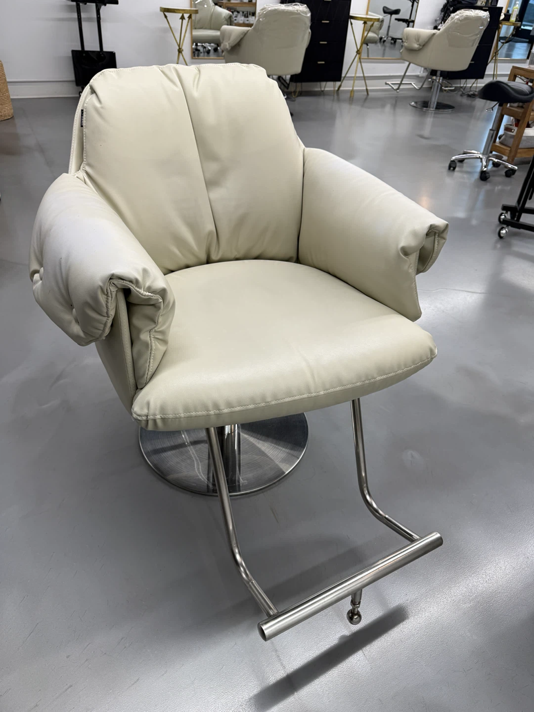 Professional Hydraulic Salon Styling Chairs - Cream / Off-White