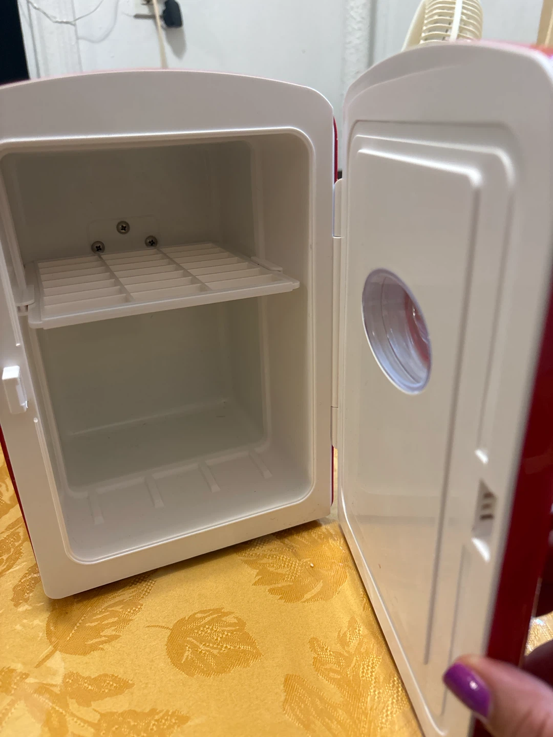 Frigidaire EFMI512-B Mini fridge- Red - photo 2