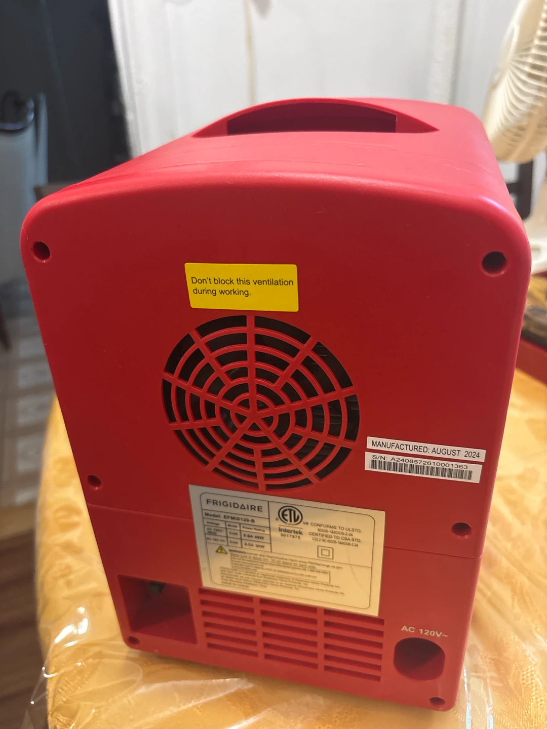 Frigidaire EFMI512-B Mini fridge- Red - photo 3