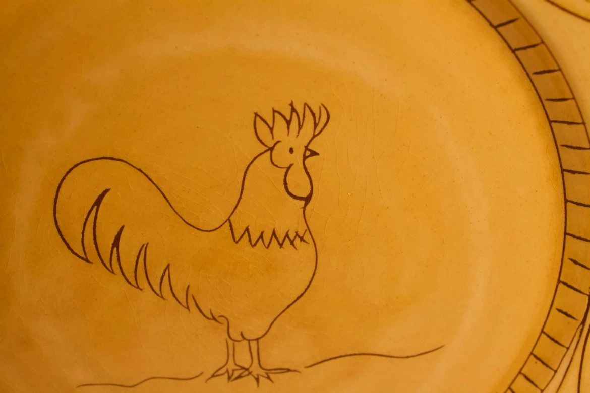 Two Rooster Plates made in Portugal - photo 3