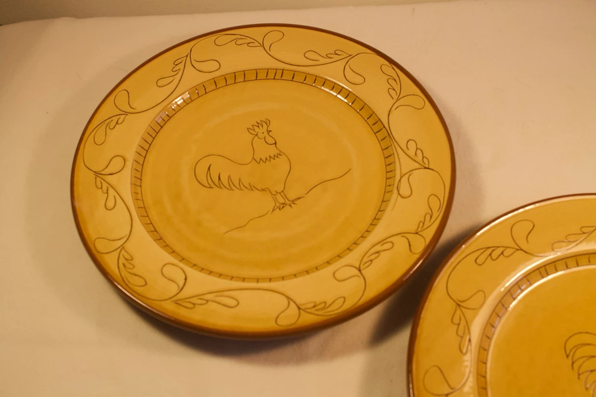 Two Rooster Plates made in Portugal - photo 4