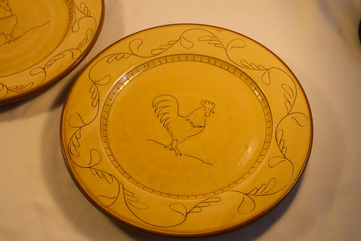 Two Rooster Plates made in Portugal - photo 5