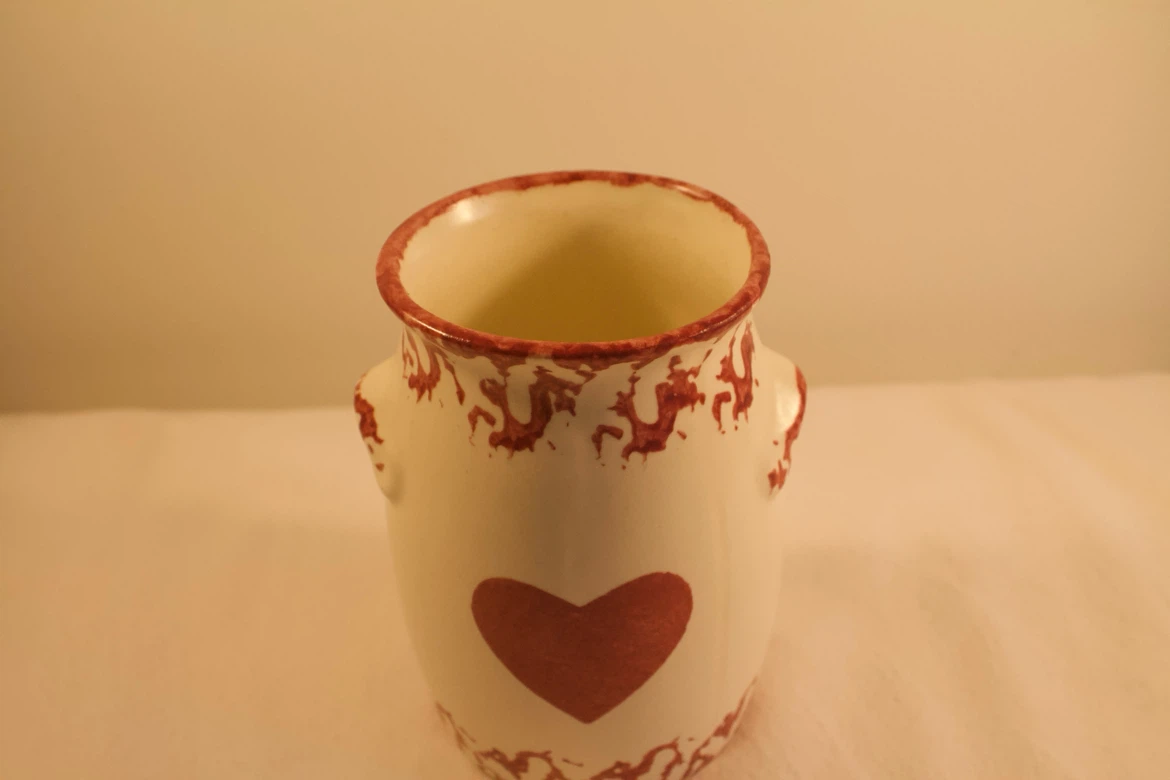 Handcrafted Spongeware Red and White Heart Vase - photo 3