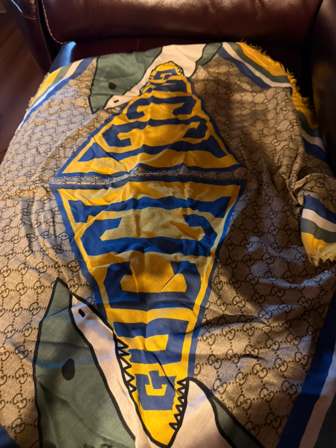 Gucci Scarf Head/Neck Shark Style in Like New Condition