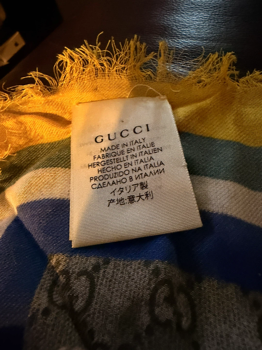 Gucci Scarf Head/Neck Shark Style in Like New Condition - photo 3