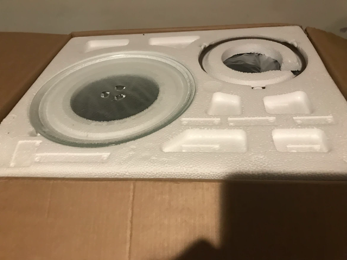 GE 0.7 Cu. Ft. Capacity Countertop Microwave Oven - photo 3