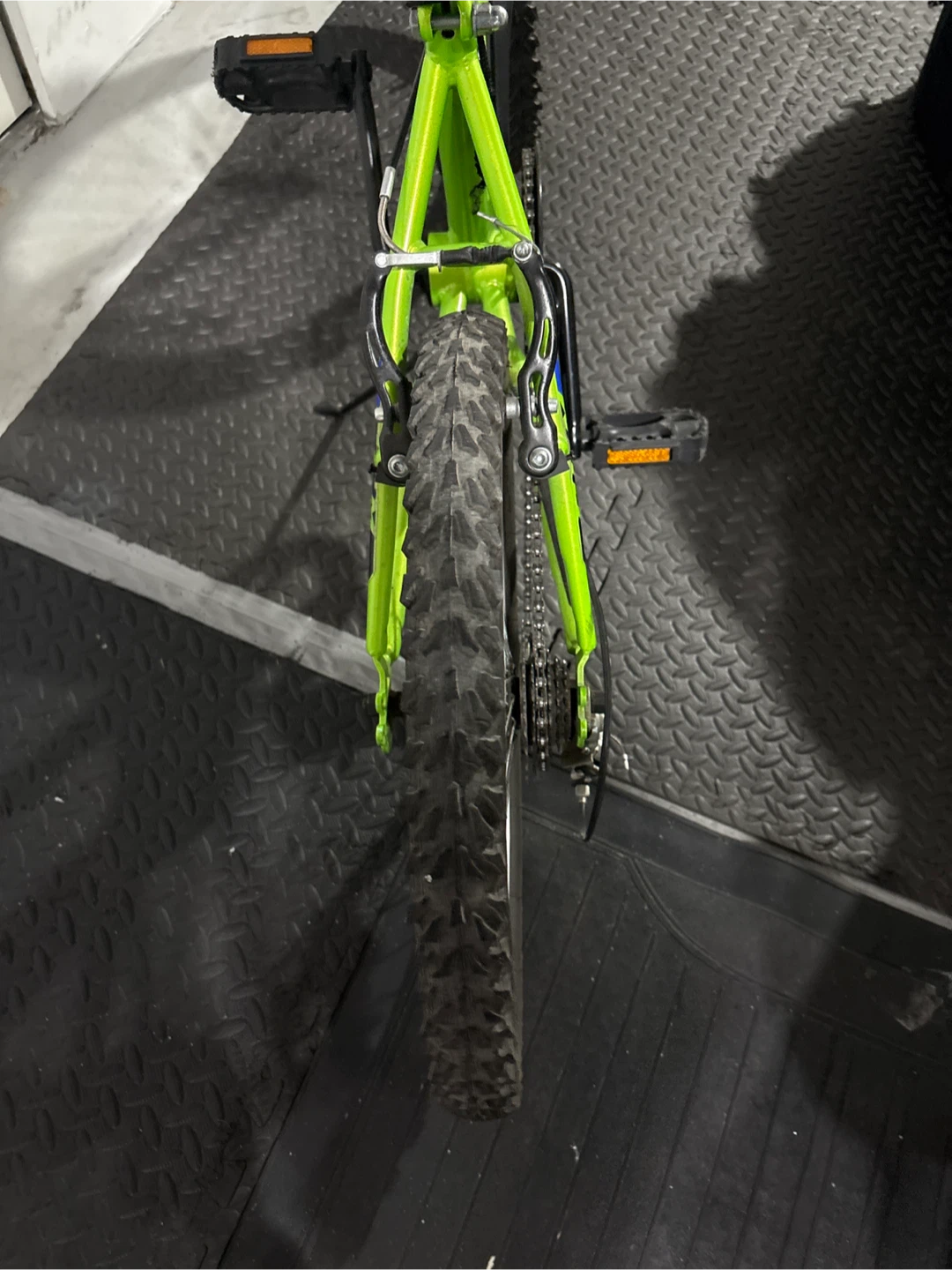 Neon green CCM FS 2.0 mountain bike - photo 2