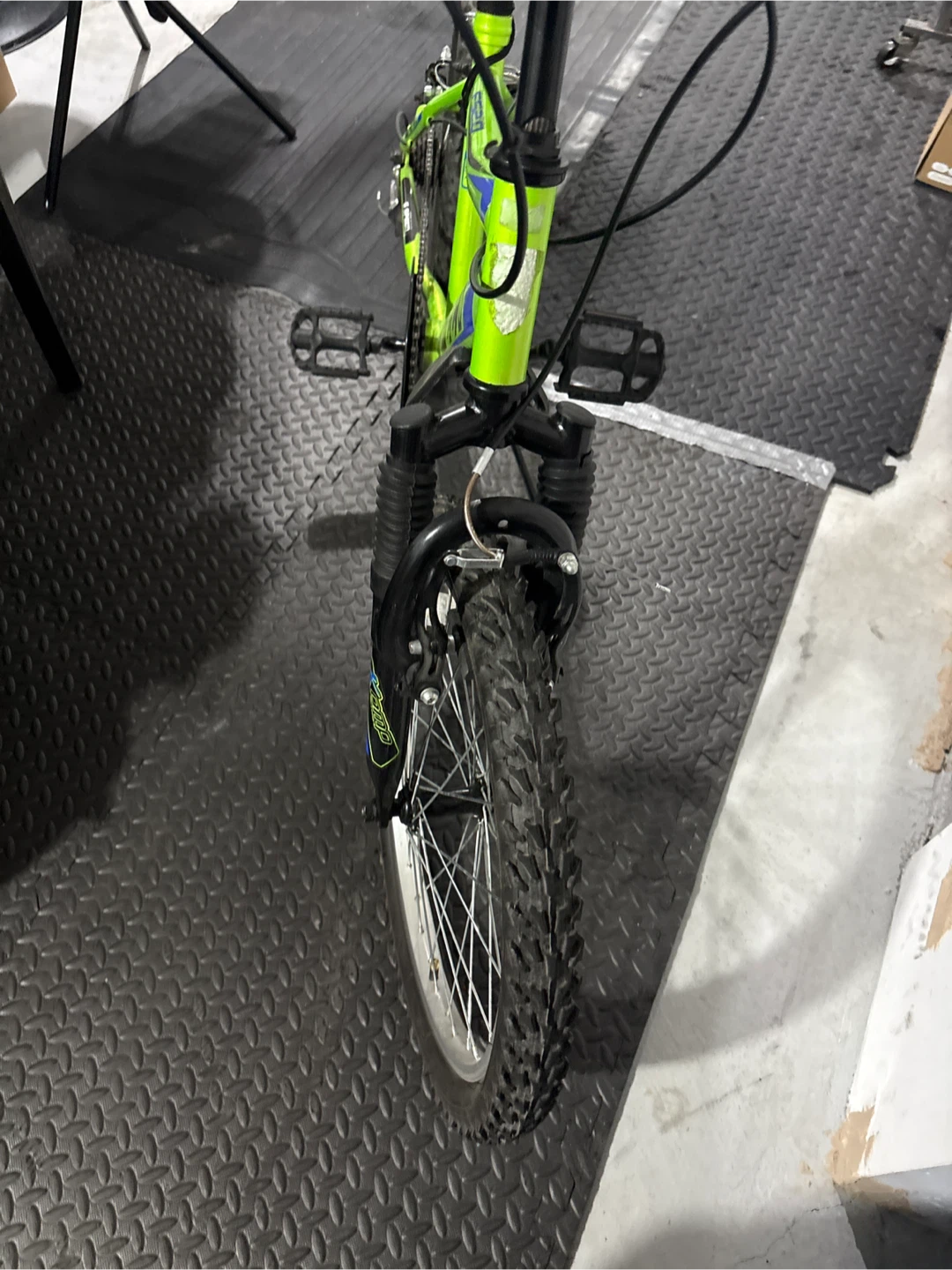 Neon green CCM FS 2.0 mountain bike - photo 3