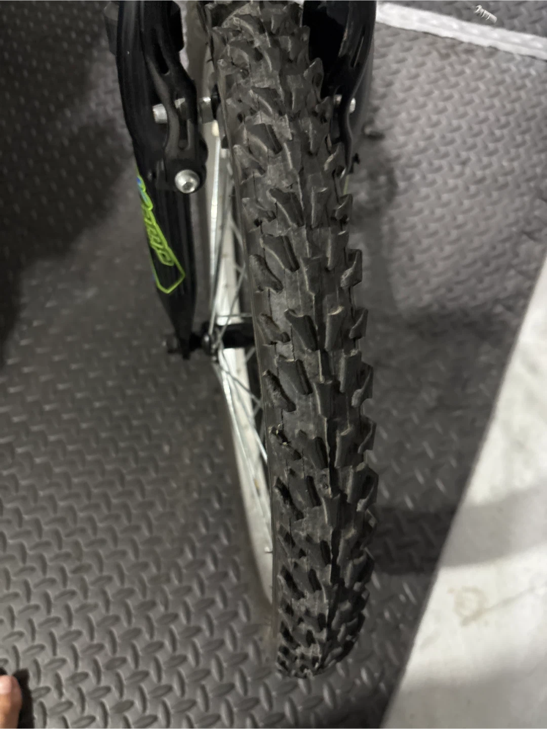 Neon green CCM FS 2.0 mountain bike - photo 5