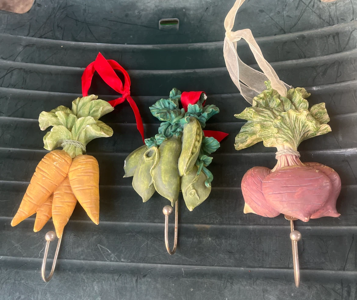Set of 3 vegetable wall hooks