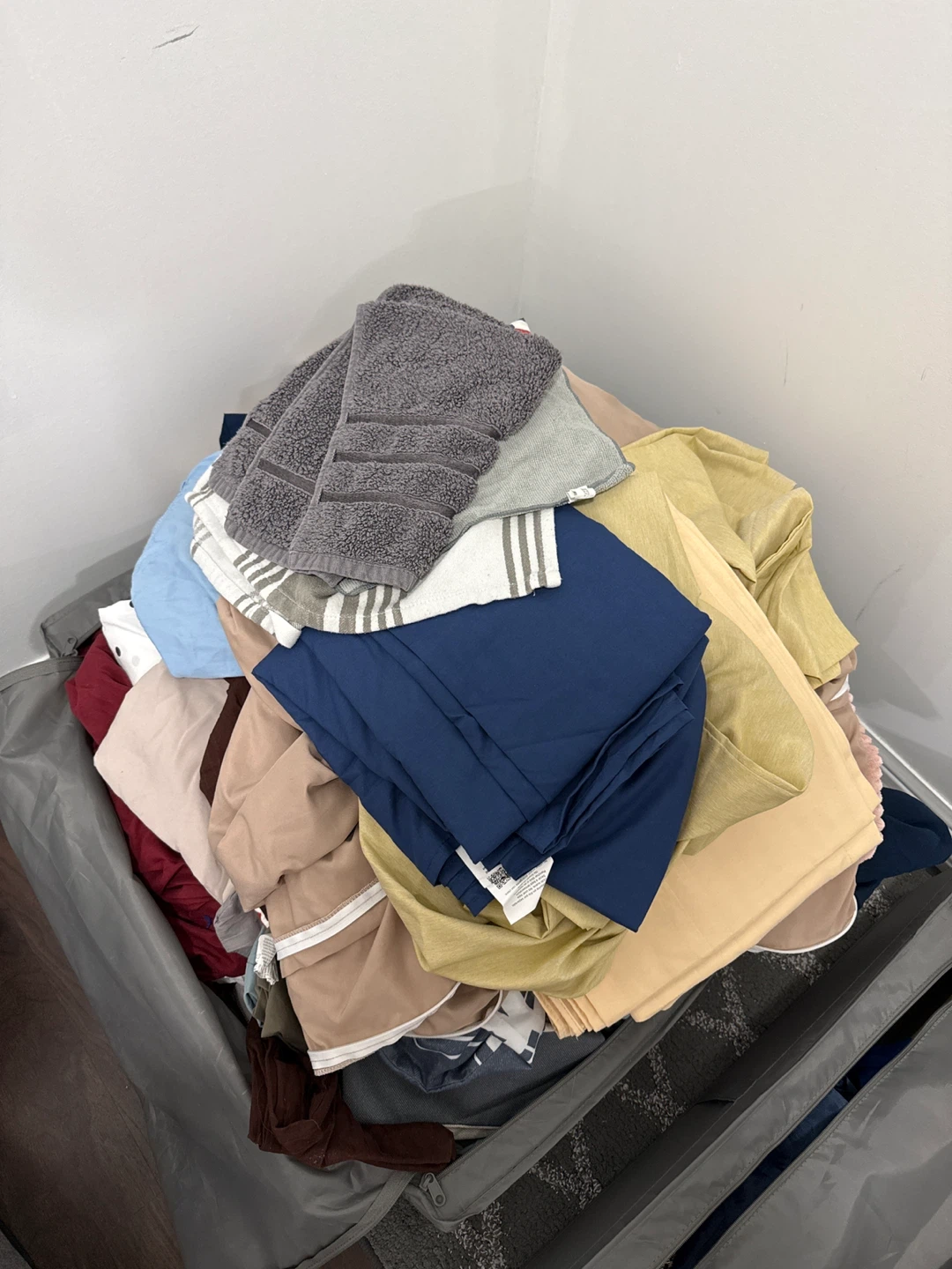 BULK SALE - TAKE ALL ( NAPKINS AND QUEEN BEDSHEETS )