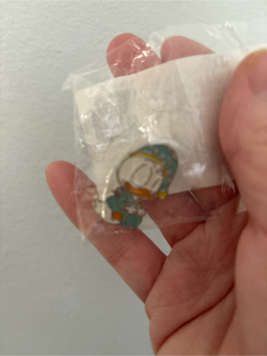 Donald Duck Sleeping Enamel Pin - photo 3