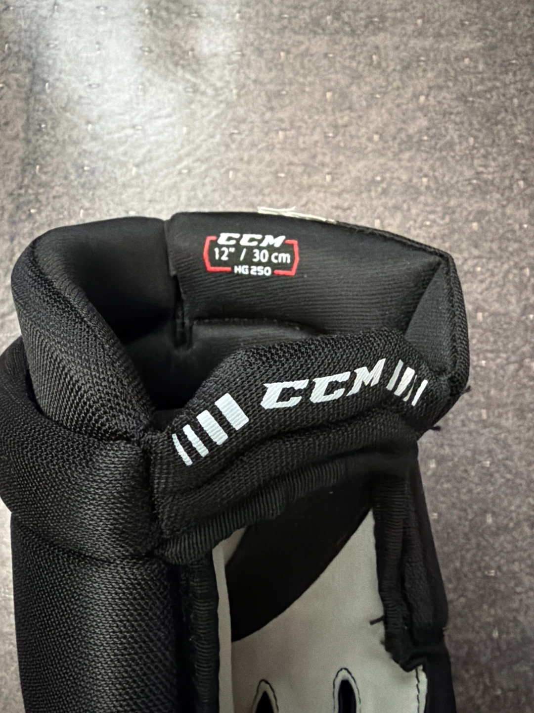 CCM QLT250  Hockey Gloves 12 inch Black - photo 2