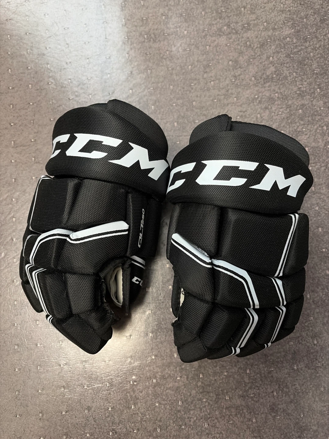 CCM QLT250  Hockey Gloves 12 inch Black