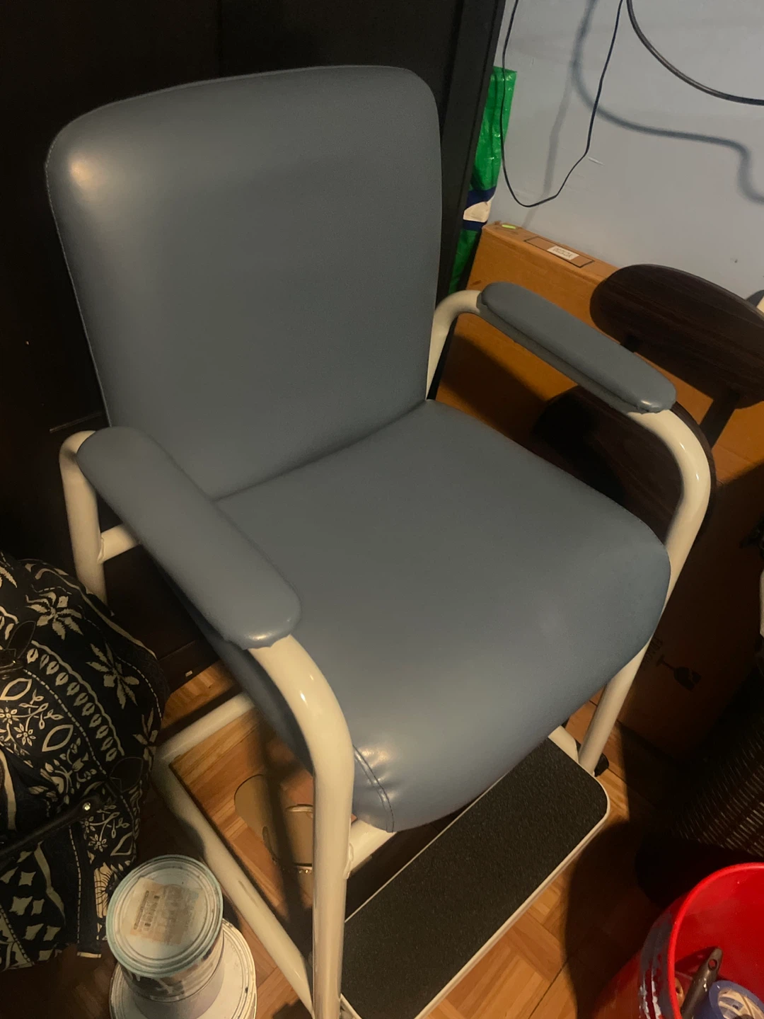 Post knee surgery chair