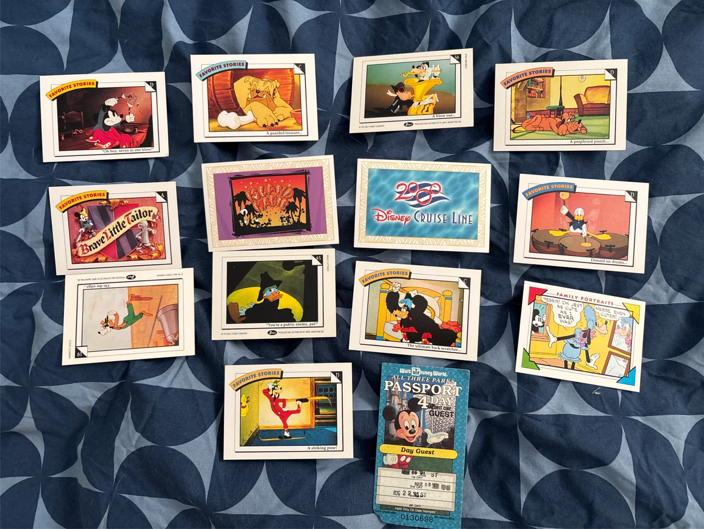 Disney Favorite Stories & Collectible Cards Set