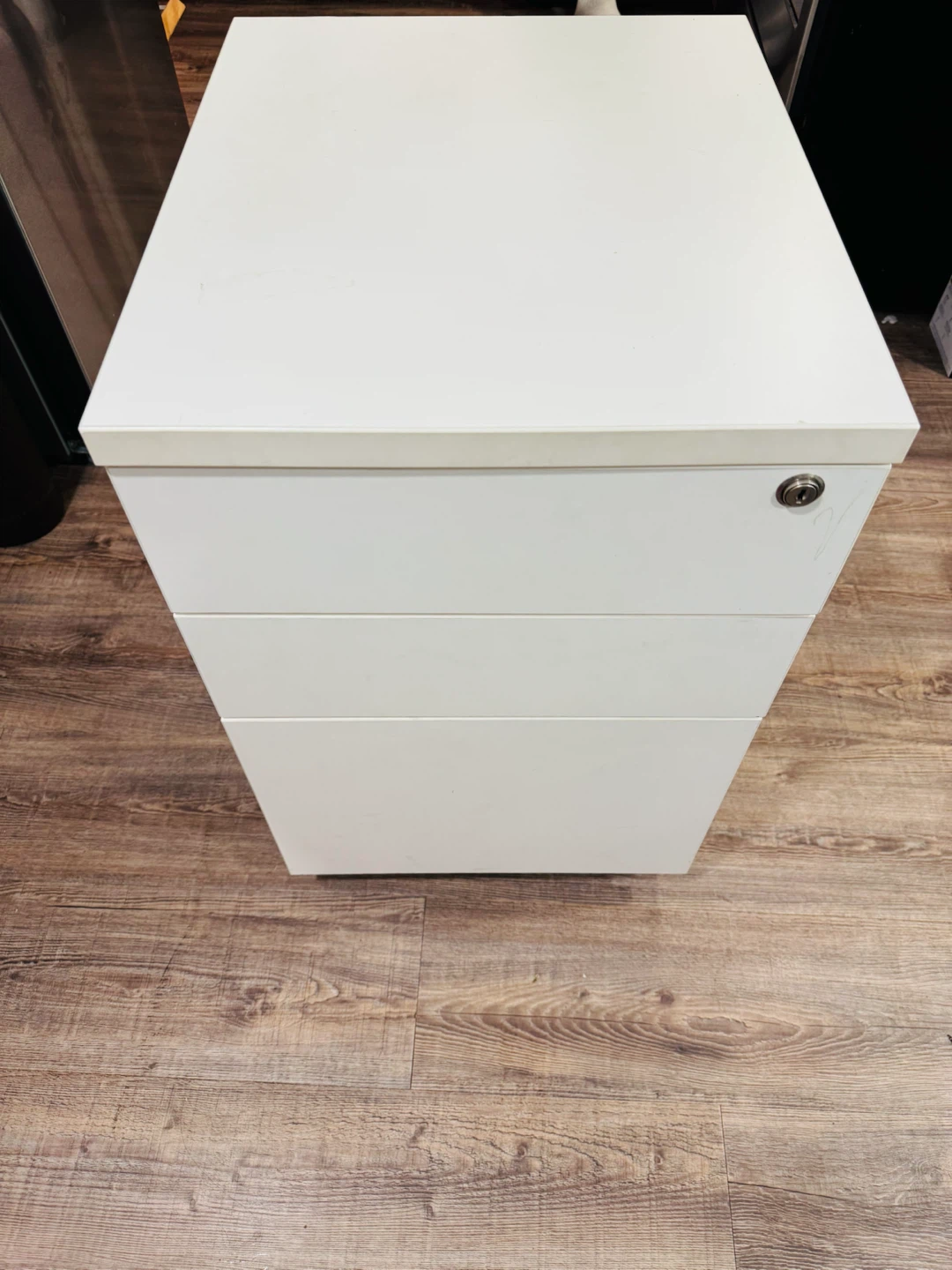 White 3-drawer mobile filing cabinet