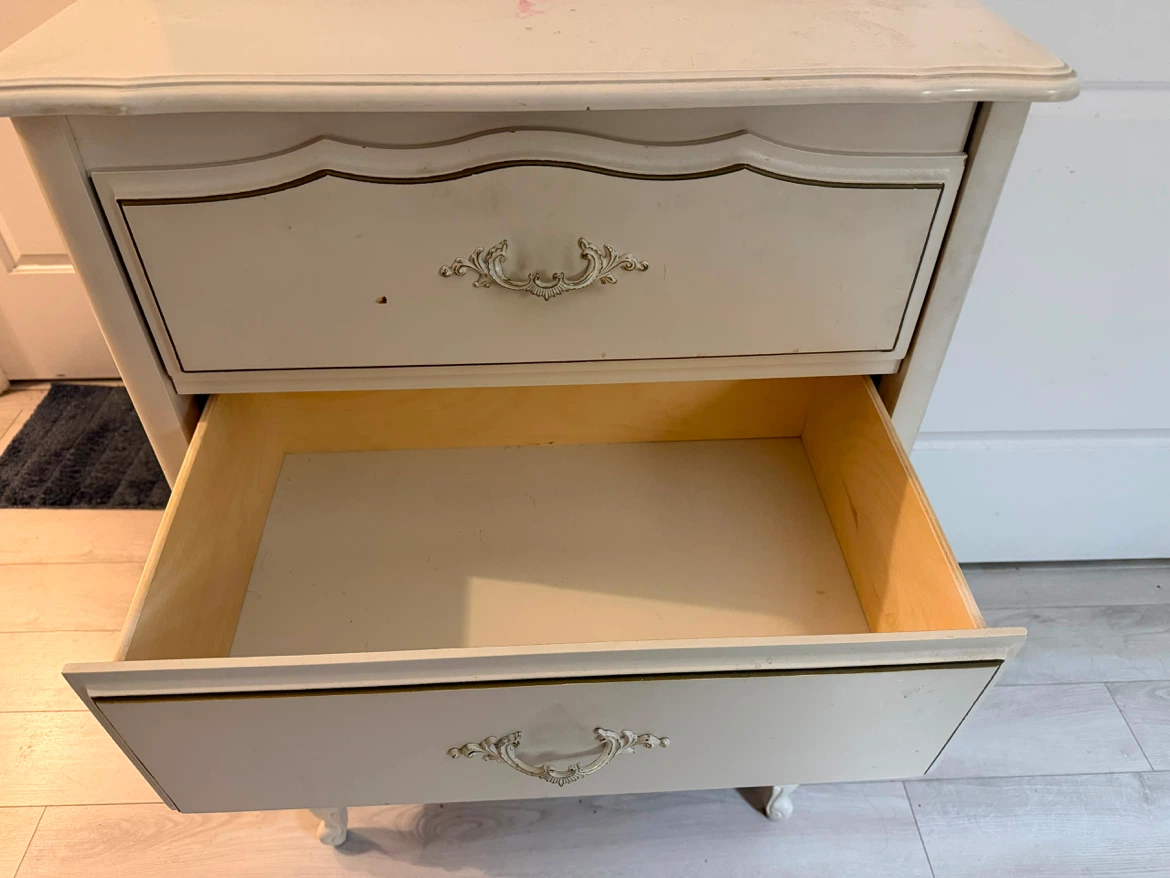 Cream dresser with ornate drawer pulls - photo 5