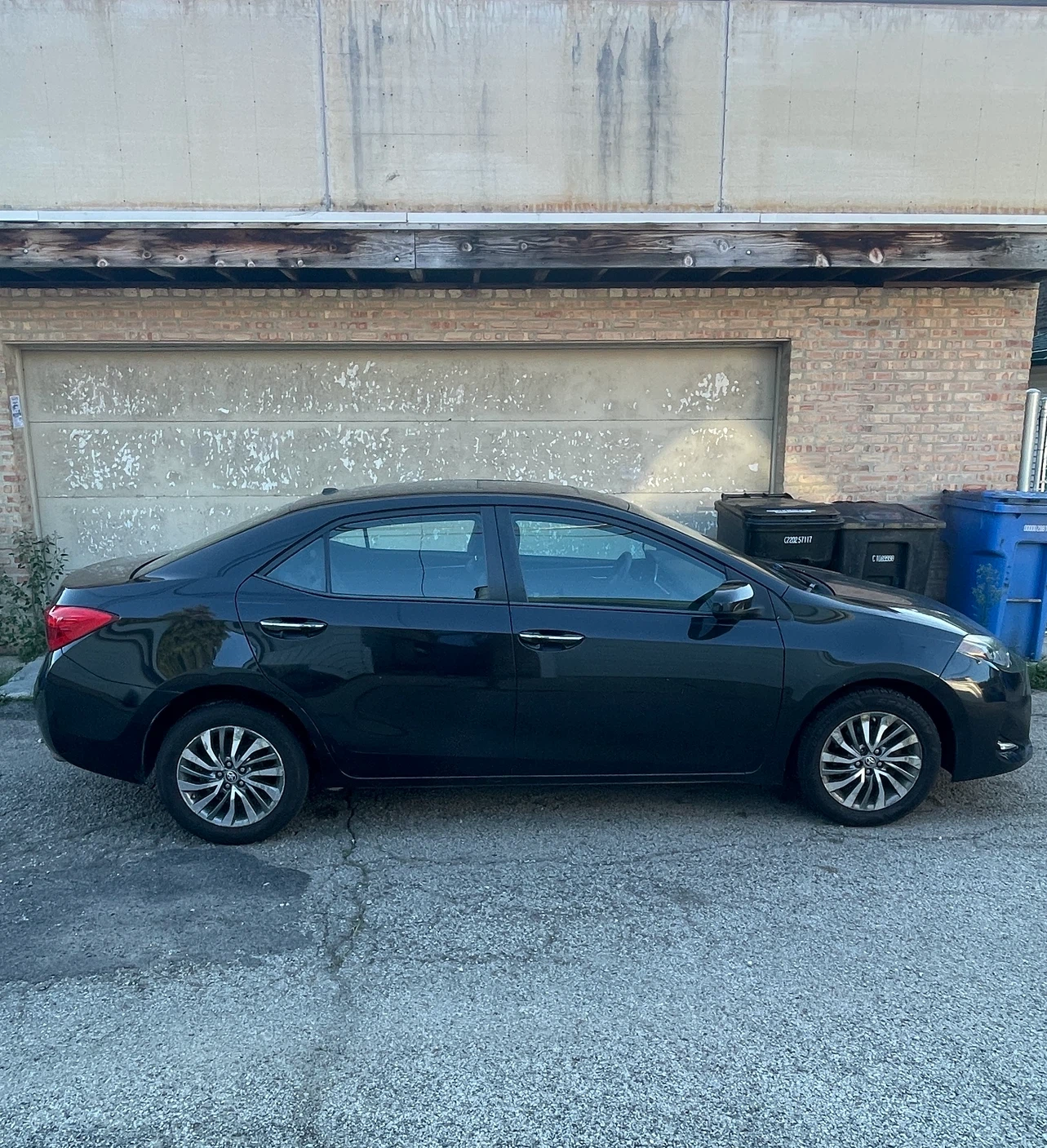 2017 Toyota Corrolla XLE - photo 2