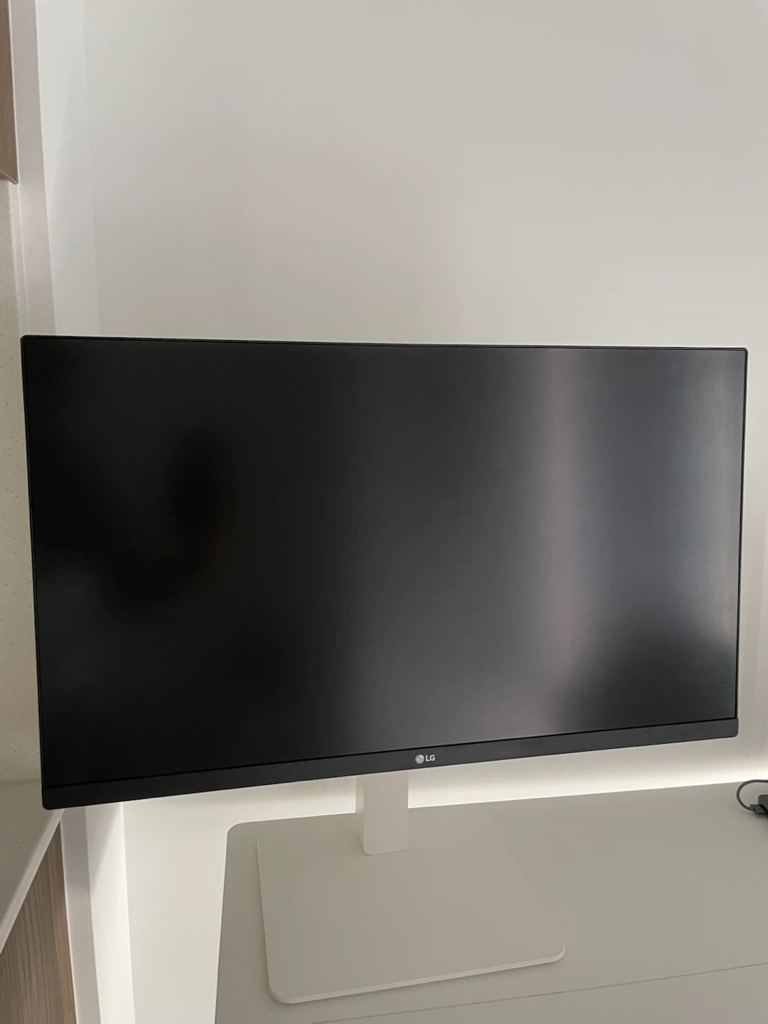 LG UltraFine 27US550 Monitor