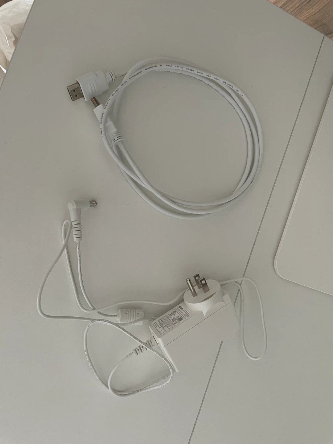 LG UltraFine 27US550 Monitor - photo 2