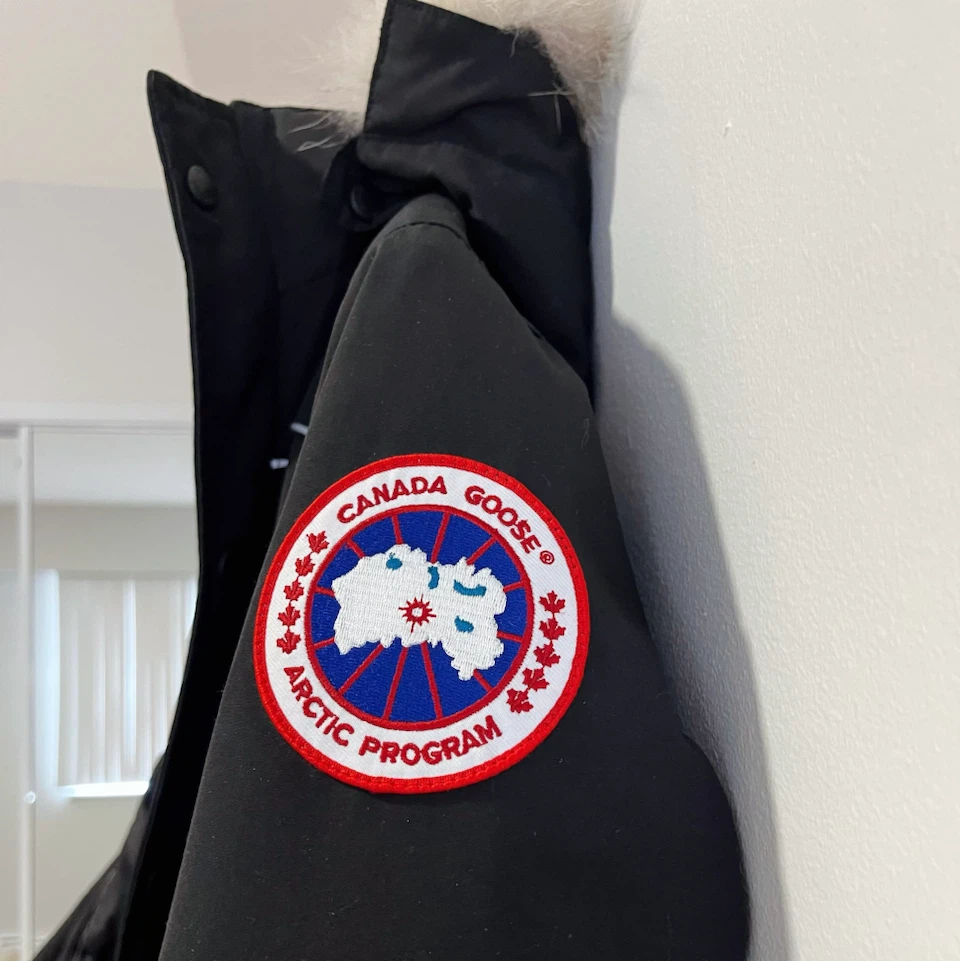 100% authentic Canada Goose black hooded parka
