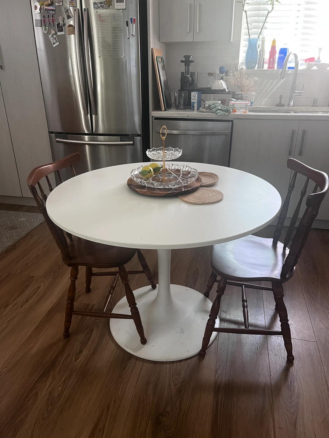 White Round Table - photo 4