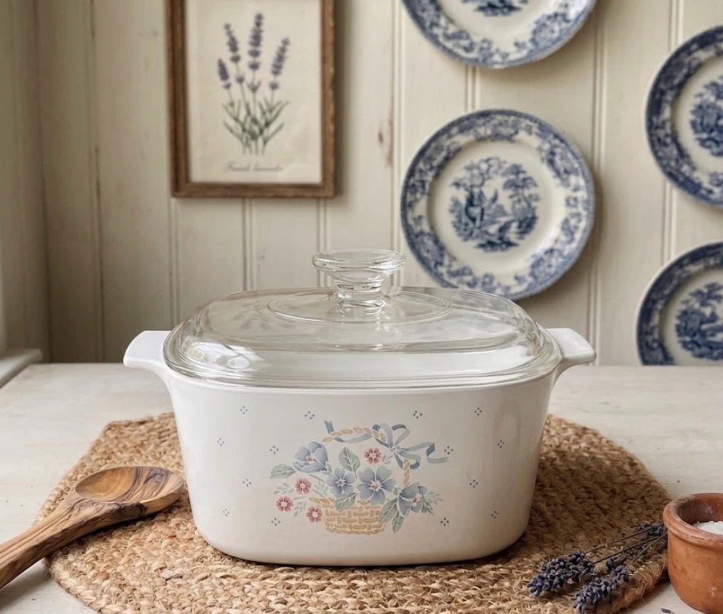 VTG CorningWare "Country Cornflower" 3L Casserole A-3-B w/ Lid