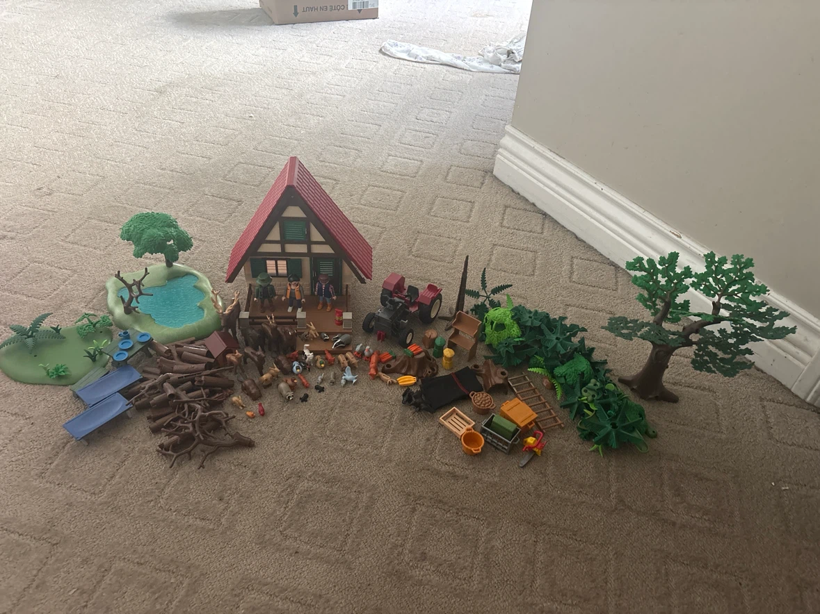 Playmobil forest lodge set