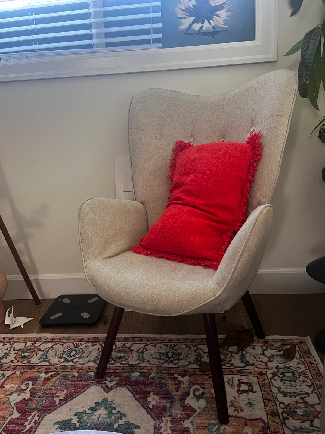 Cream wingback accent chair - photo 2