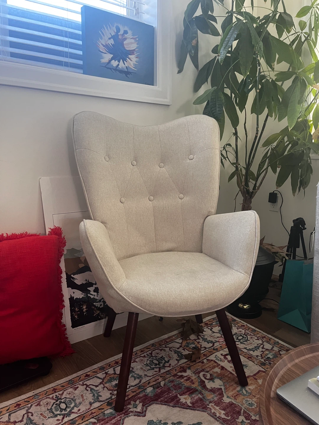 Cream wingback accent chair - photo 3
