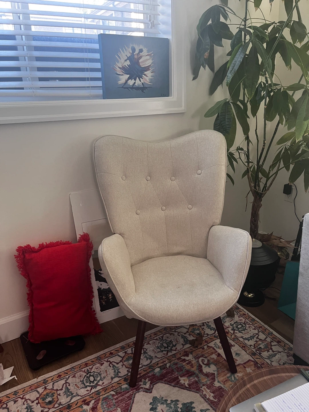 Cream wingback accent chair - photo 4